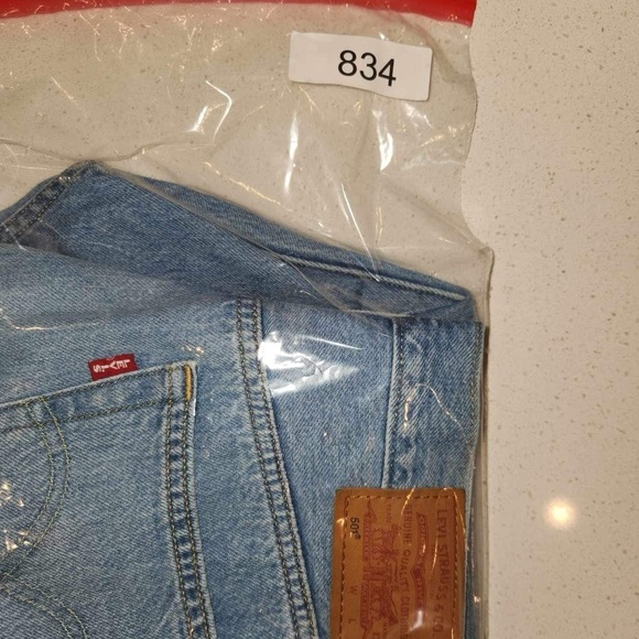 Levi's 501 Button Fly High Rise Distressed Mom Jean size 26 - Picture 10 of 10